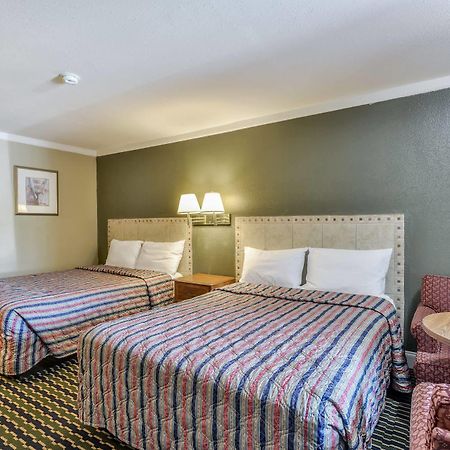 Wake Inn Raleigh Esterno foto