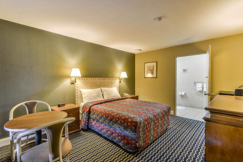 Wake Inn Raleigh Esterno foto