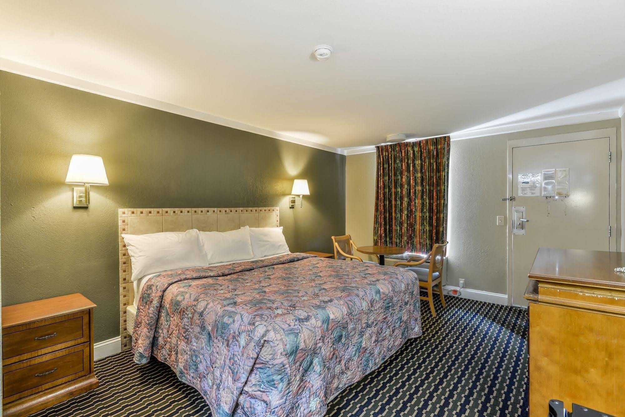 Wake Inn Raleigh Esterno foto