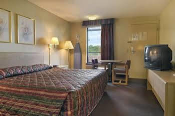 Wake Inn Raleigh Esterno foto