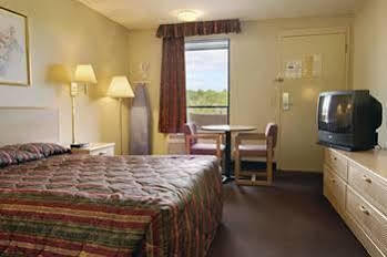 Wake Inn Raleigh Esterno foto